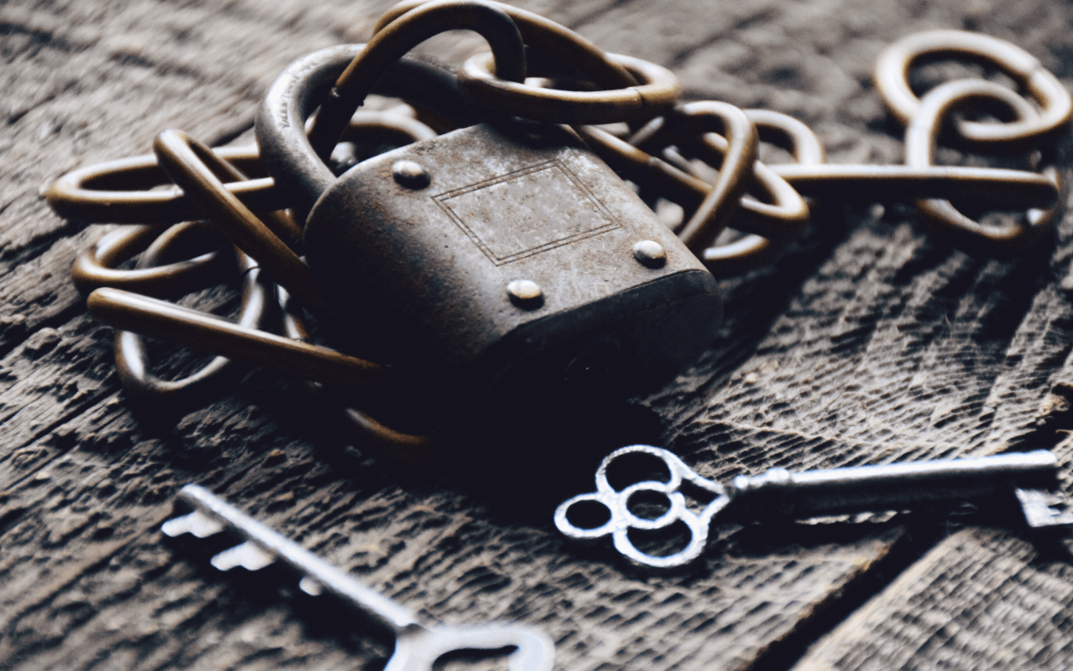 Schloss mit Kette und Schlüsseln: Keuschheitsgürtel Lock with chain and keys: chastity belt