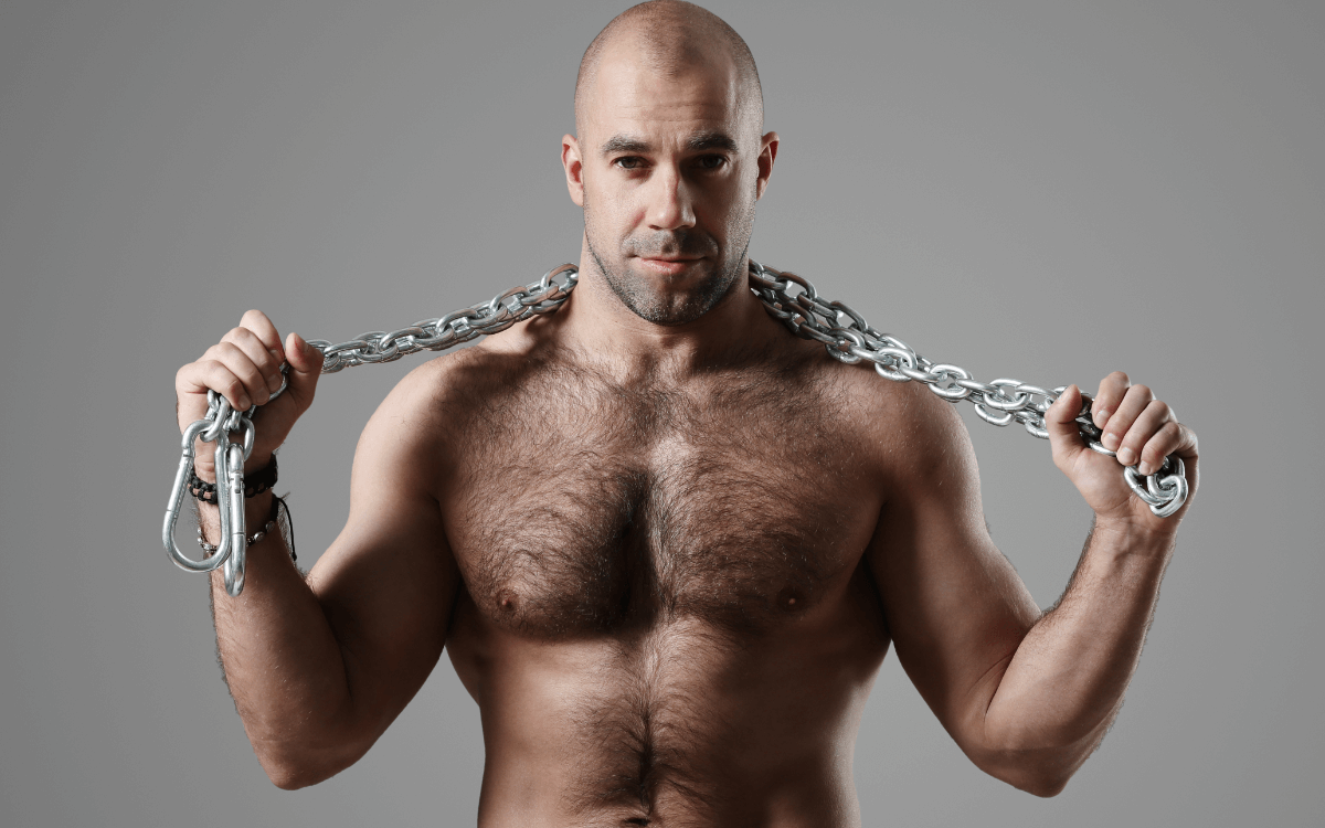 Pleasure Dome Symbolbild: Mann mit freiem Oberkörper und Ketten / Symbolic image: Man with bare upper body and chains