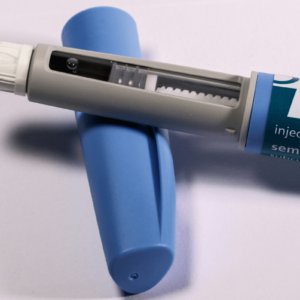 Ist Ozempic sicher? Symbolbild: Spritze. Englisch: Is Ozempic safe? Symbolic picture: syringe.